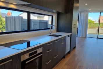 8 Dunkirk Terrace, Mount Albert