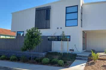 8 Dunkirk Terrace, Mount Albert