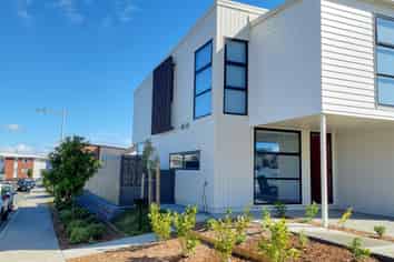 8 Dunkirk Terrace, Mount Albert