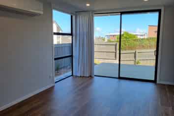 8 Dunkirk Terrace, Mount Albert