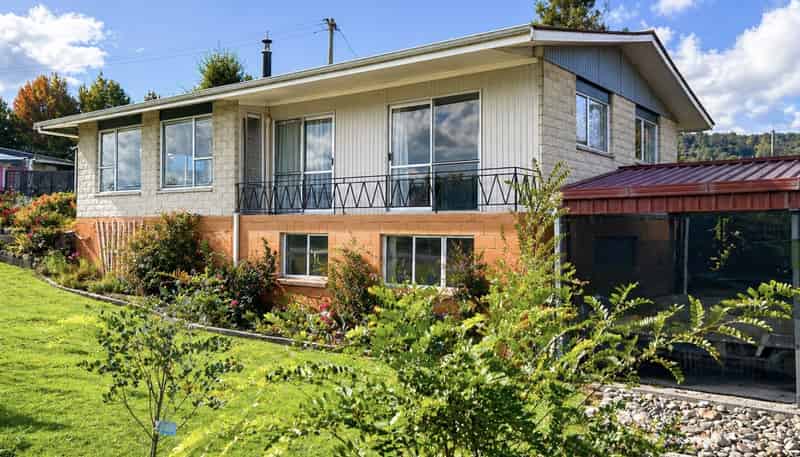 7 Crampton Road, Reefton