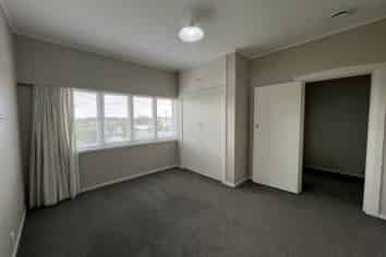 13 Lloyd Ave, Mount Albert