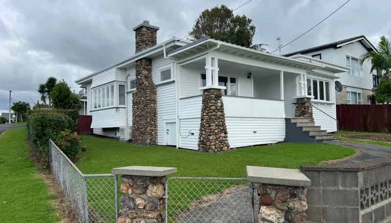 13 Lloyd Ave, Mount Albert