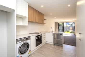 2/20 Whiteleigh Avenue, Addington