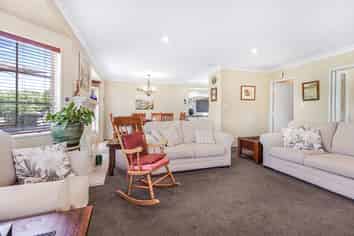 8 Perindale Drive, Chartwell