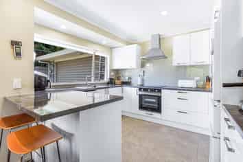 8 Perindale Drive, Chartwell