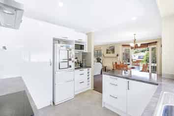 8 Perindale Drive, Chartwell