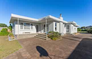 5 Toi Street, Otaki Beach