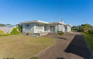 5 Toi Street, Otaki Beach