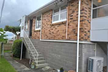 1/182 Carrington Rd, Mount Albert