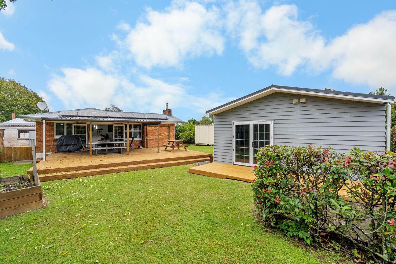 Family Home, Studio, Garaging – Easily The One! - Bild 2