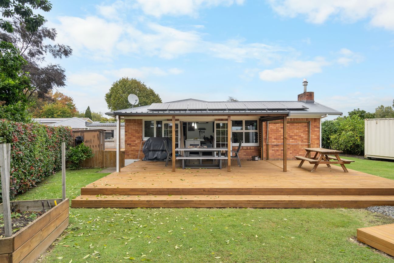Family Home, Studio, Garaging – Easily The One! - Bild 3