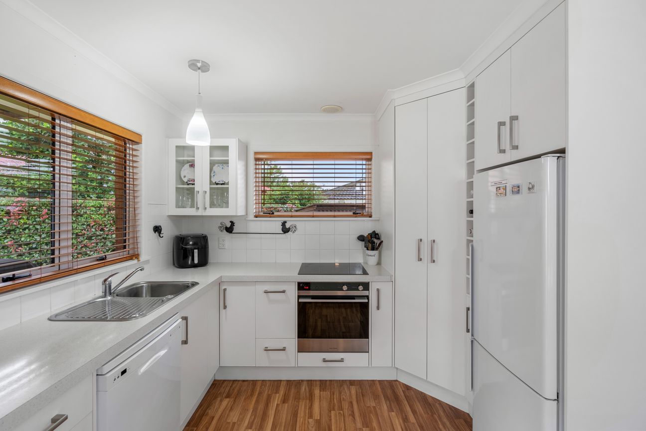 Family Home, Studio, Garaging – Easily The One! - Bild 6