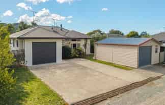 17C Martin Avenue, WAKEFIELD