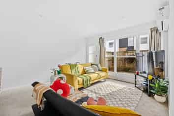 2/43 Cameron road, Hamilton East