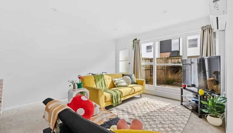 2/43 Cameron road, Hamilton East