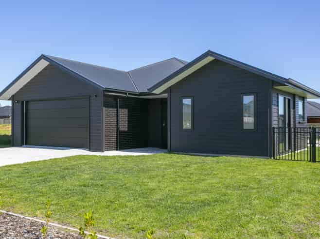 32 Raupo Crescent, Wharewaka