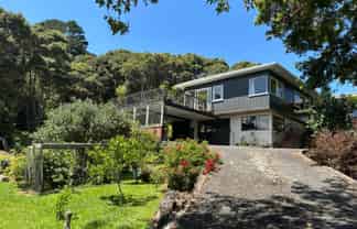 274 Scenic Drive, Titirangi