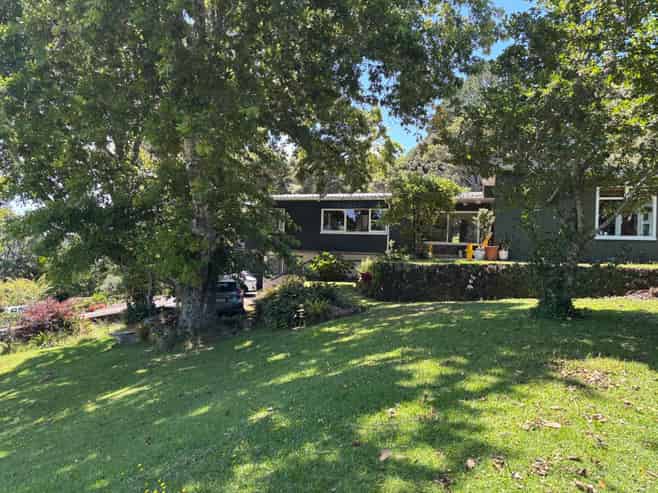 274 Scenic Drive, Titirangi