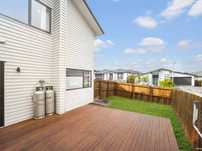 21 Mamuku Drive, Massey