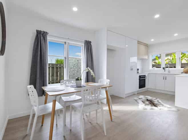 2/8 Fisher Crescent, Otara