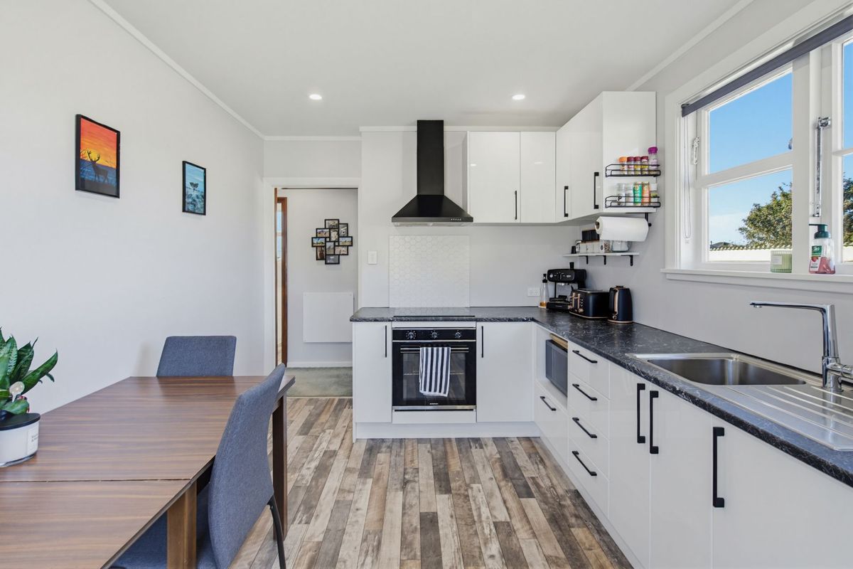 Sun and Simplicity on Normanby Street - Widok 3
