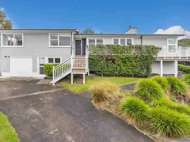 12 Bayside Avenue, Te Atatu South