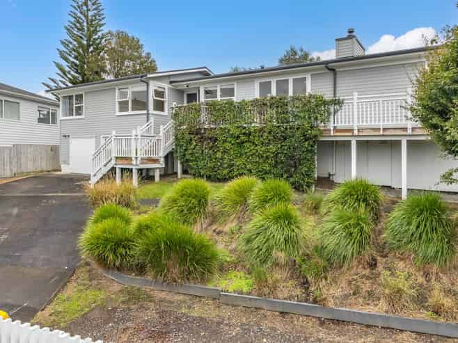 12 Bayside Avenue, Te Atatu South