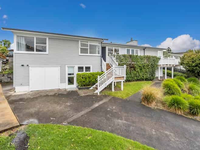 12 Bayside Avenue, Te Atatu South