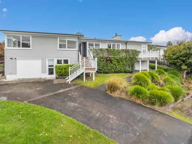 12 Bayside Avenue, Te Atatu South
