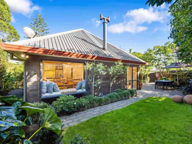 2/27 Appleyard Crescent, Meadowbank