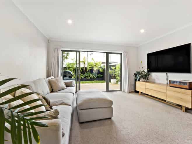 9 Silvereye Road, Hobsonville