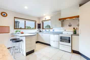 77 Bollard Avenue, New Windsor