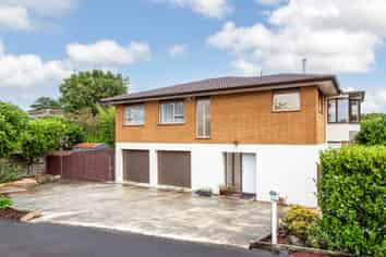 77 Bollard Avenue, New Windsor