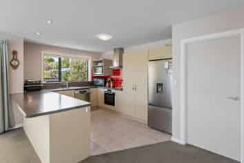 37B Eighty Eight Valley Road, WAKEFIELD