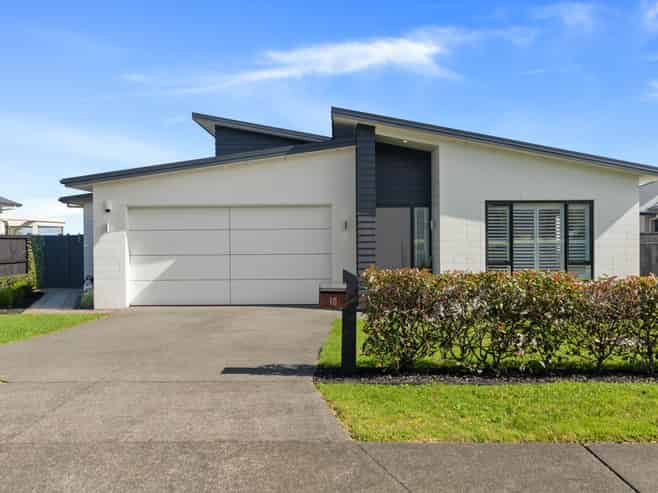 10 Karo Road, Beachlands