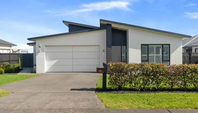 10 Karo Road, Beachlands