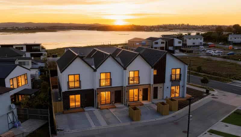4,6,8,10 Harbourside Parade, Hobsonville