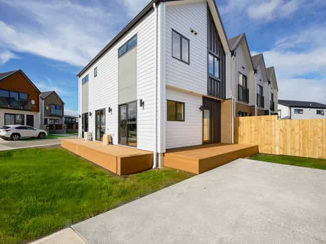 4 Harbourside Parade, Hobsonville