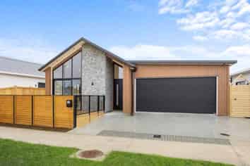 12 & 14 Tuwai Crescent, Opaheke