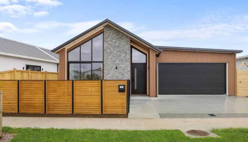 12 & 14 Tuwai Crescent, Opaheke