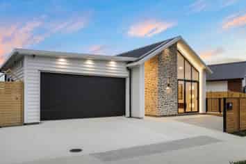 12 & 14 Tuwai Crescent, Opaheke