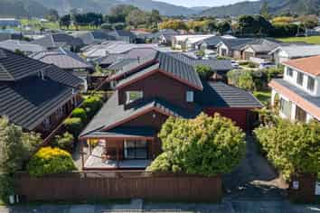 28 De Menech Grove, AVALON