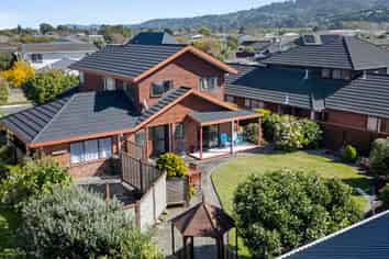 28 De Menech Grove, AVALON