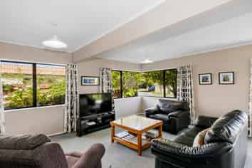 28 De Menech Grove, AVALON