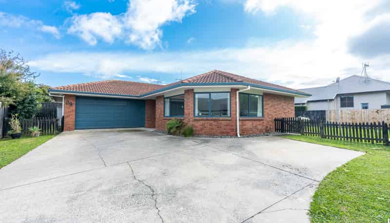29 Somerton Drive, Huntington