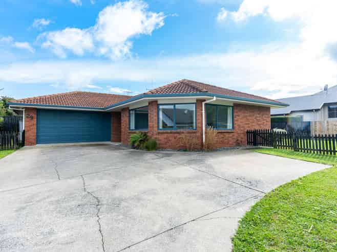 29 Somerton Drive, Huntington