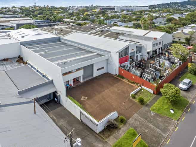 Vacant City Fringe warehouse on mixed use land