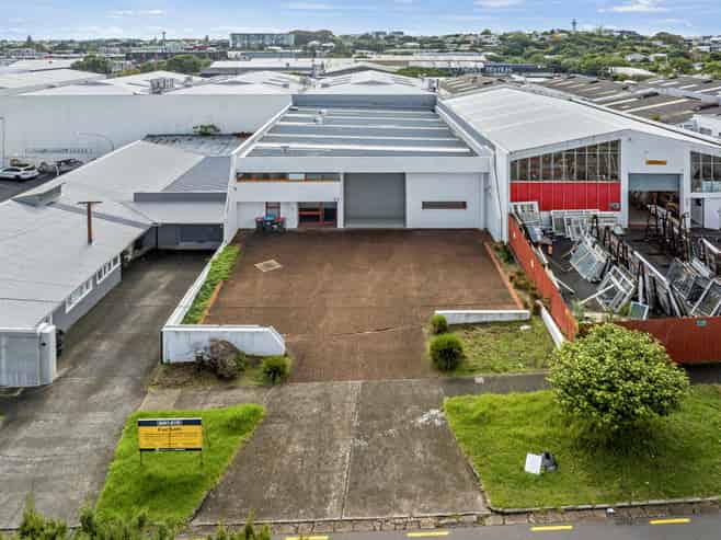 Vacant City Fringe warehouse on mixed use land