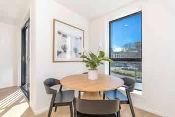 102/2A Te Ara Taurapa, Point Chevalier